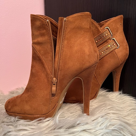 LOWEST PRICE❣️Stylish Tan Ankle Boots with Buckle Detail - Picture 2 of 5